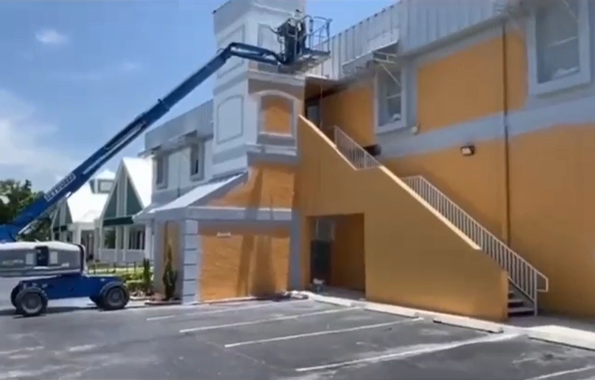 Exterior painting of stucco walls and trim